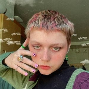 Meet your Posher, Adrienne